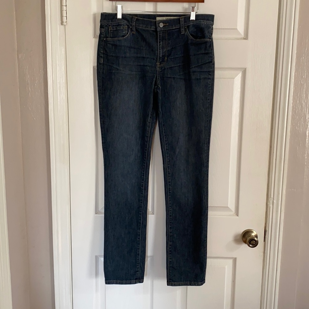 DKNY jeans medium wash straight leg 💙